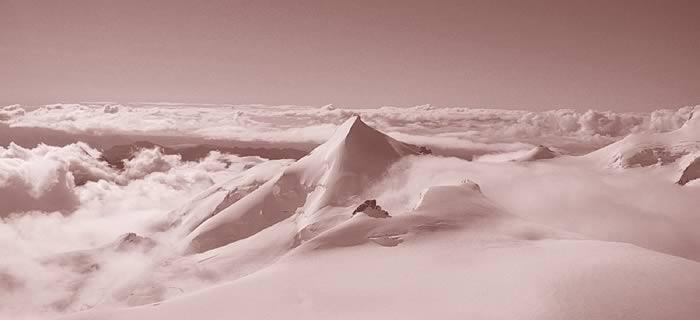 Blick vom Weissmies (4070 m) zum Allalinhorn (4027 m), Schweiz. Foto: Inis-Janine Klinger